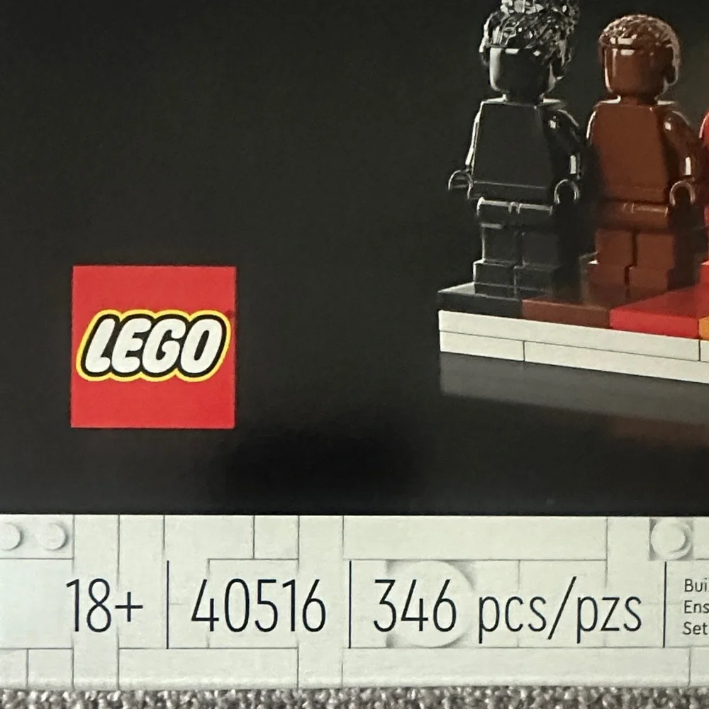 LEGO Everyone is Awesome Set 40516 - Picture 3 of 3